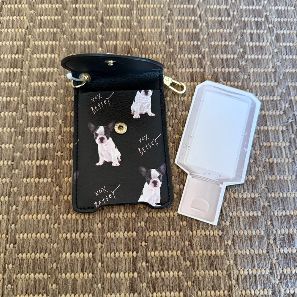 NWT Betsey Johnson Bulldog Accessories Wristlet, Coin Pouch & Hand Sanitizer - Picture 4 of 5